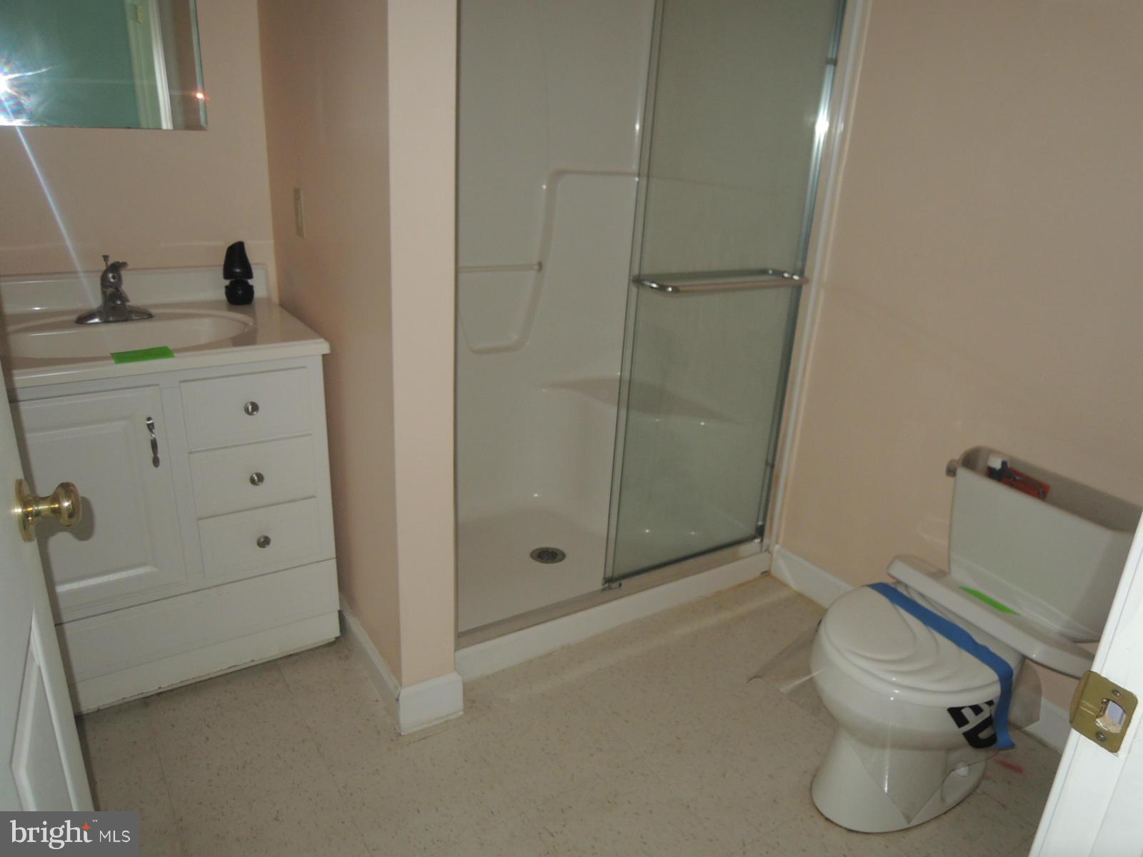 2262 County Rte 1/1 Berkeley Springs, WV 25411 - Photo 20 of 30 Bath