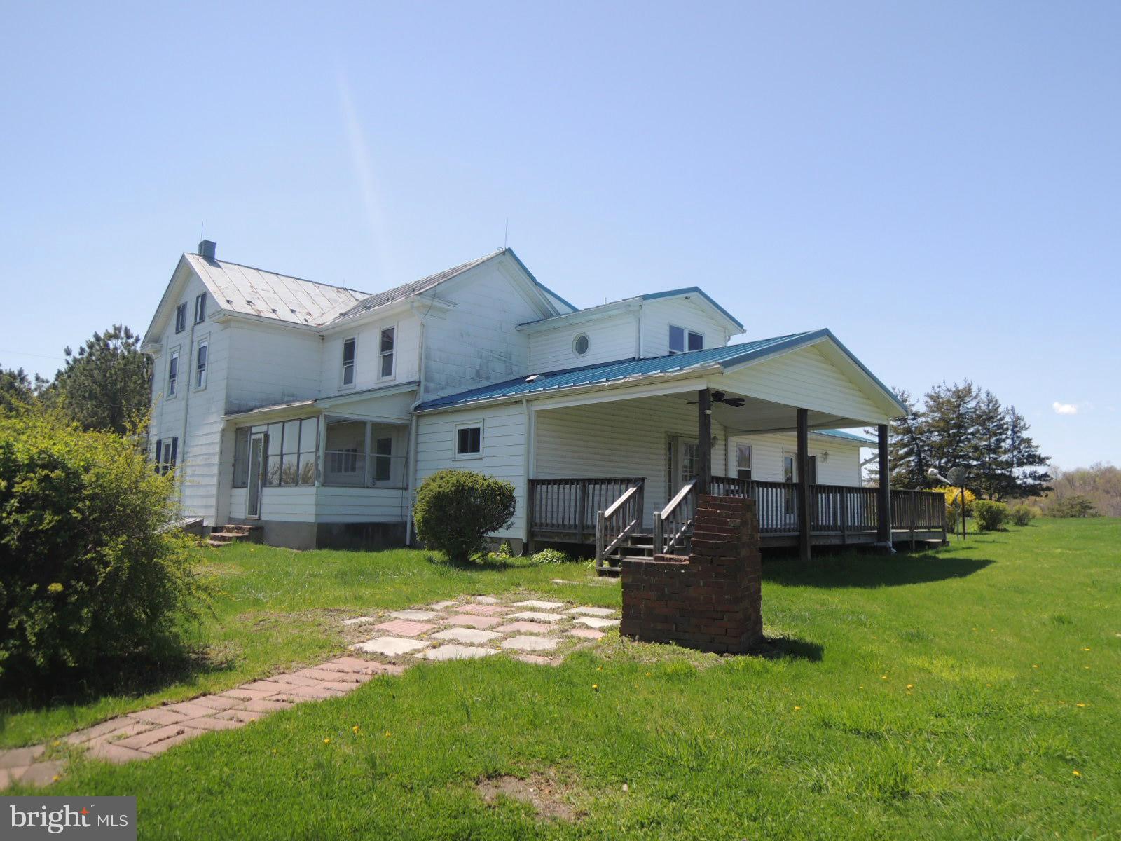 2262 County Rte 1/1 Berkeley Springs, WV 25411 - Photo 4 of 30 Exterior (Rear)