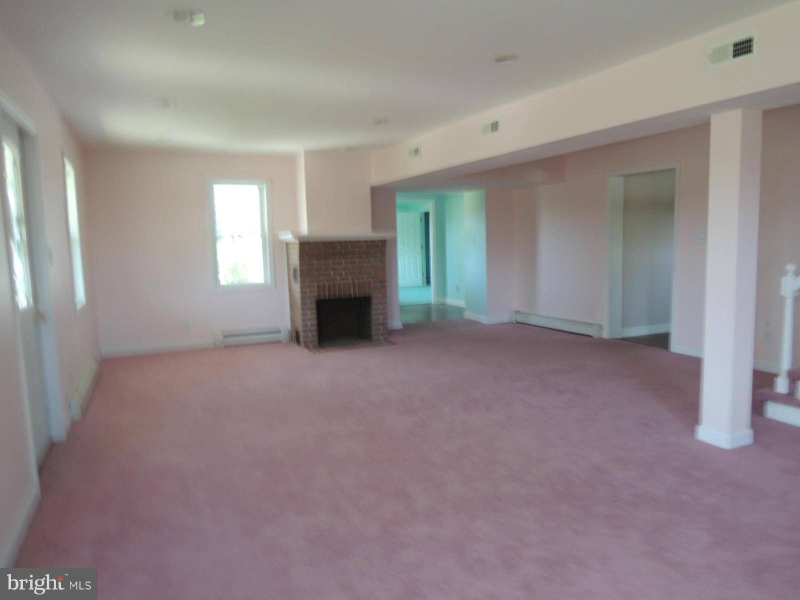 2262 County Rte 1/1 Berkeley Springs, WV 25411 - Photo 8 of 30 Family Room