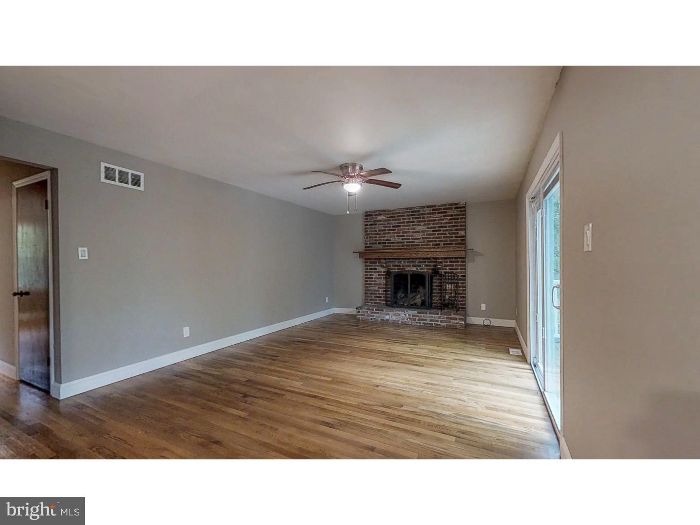 5 Mountain Run Road Medford, NJ 08055 - Photo 9 of 22 Living Room