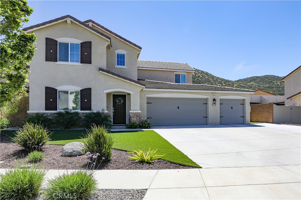 32259 Rambling Court Winchester, CA 92596 - Photo 2 of 29