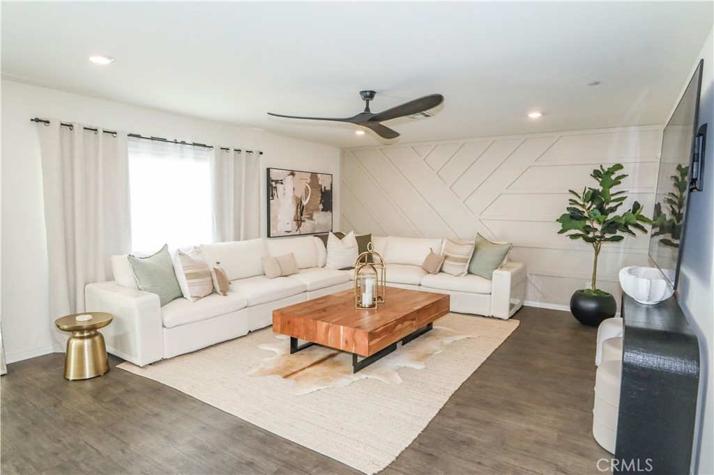 32259 Rambling Court Winchester, CA 92596 - Photo 9 of 29 Very spacious living area