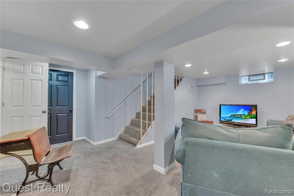 1268 Hampton Road Grosse Pointe Woods, MI 48236 - Photo 31 of 45