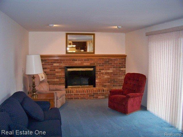 4620 North Tipsico Lake Road Highland, MI 48357 - Photo 9 of 25 Family Room