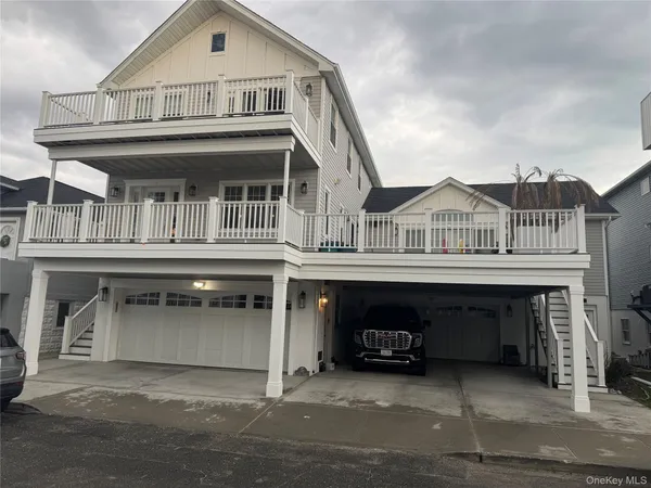 $3,700 | 102 Florida Street, Long Beach, NY 11561