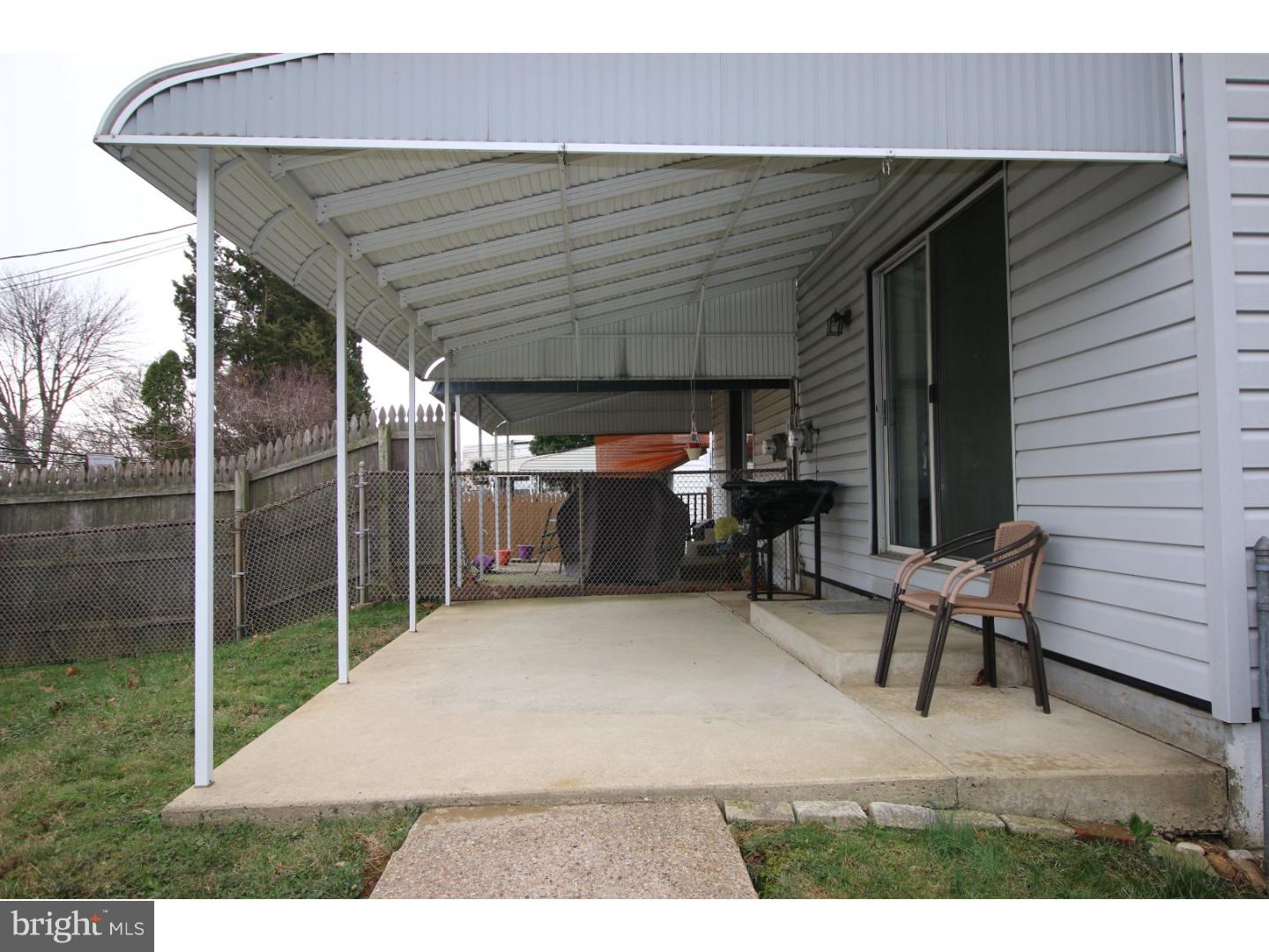 2829 Chase Road Philadelphia, PA 19152 - Photo 24 of 25 Patio