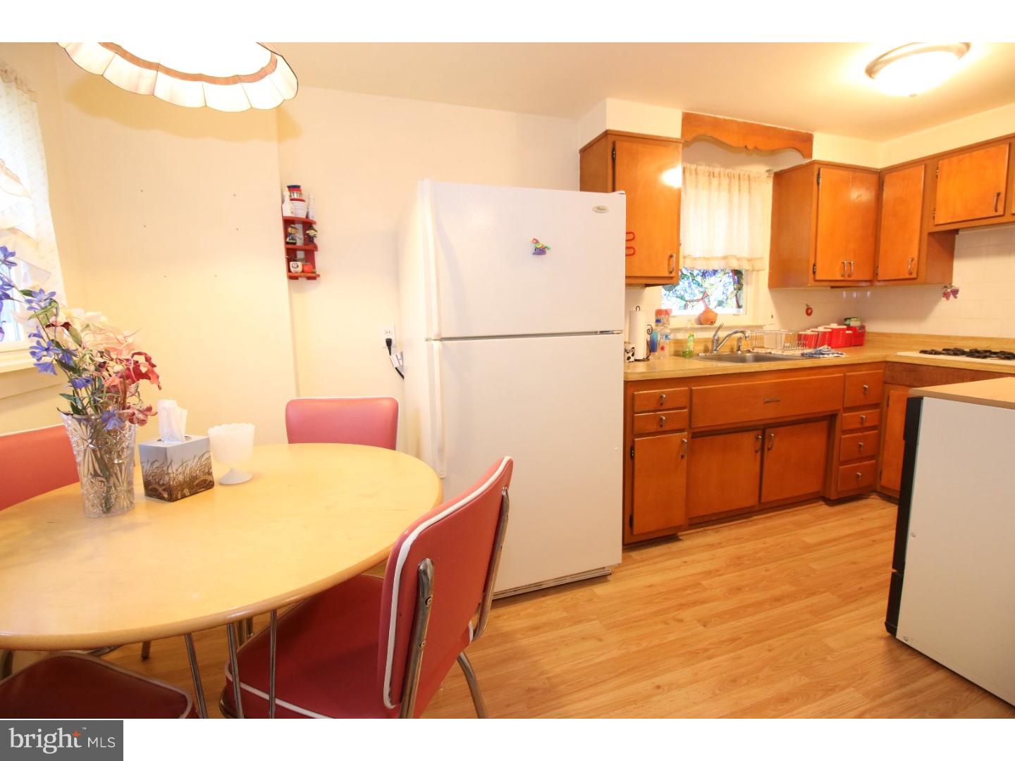 2829 Chase Road Philadelphia, PA 19152 - Photo 8 of 25 Kitchen