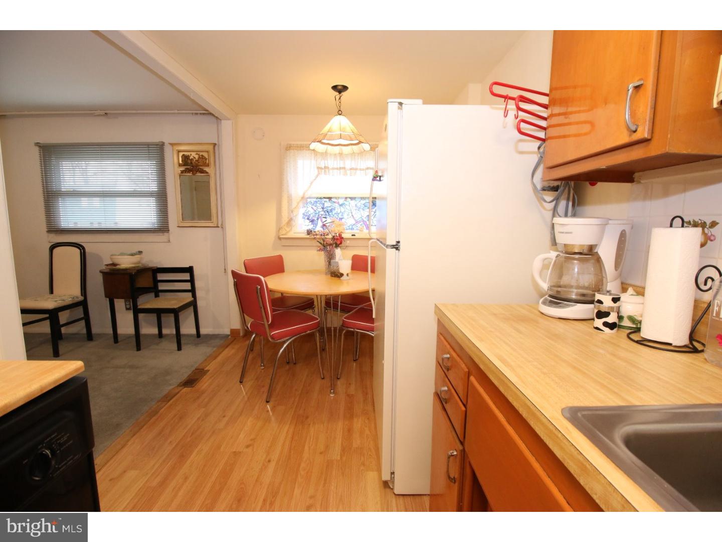 2829 Chase Road Philadelphia, PA 19152 - Photo 10 of 25 Kitchen