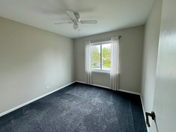$3,200 | 871 Taralon Trail, Lake In The Hills, IL 60156