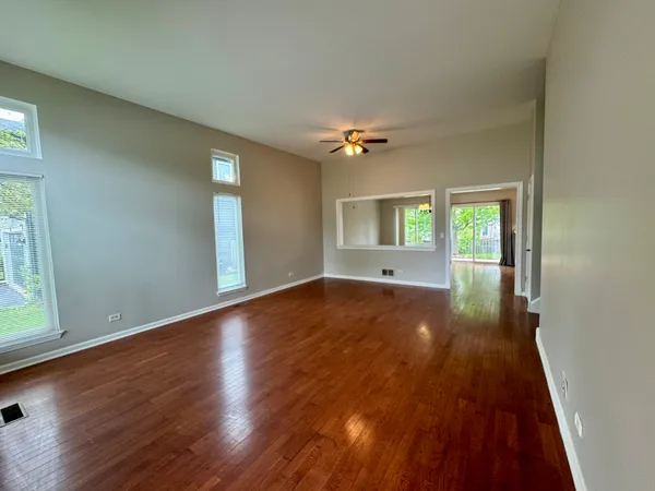 $3,200 | 871 Taralon Trail, Lake In The Hills, IL 60156