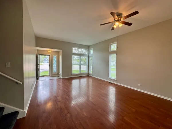 $3,200 | 871 Taralon Trail, Lake In The Hills, IL 60156