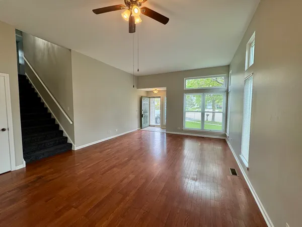 $3,200 | 871 Taralon Trail, Lake In The Hills, IL 60156