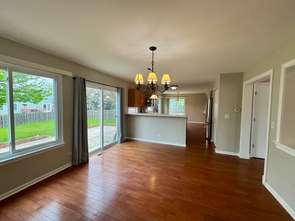 $3,200 | 871 Taralon Trail, Lake In The Hills, IL 60156