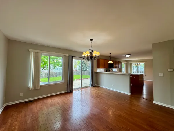 $3,200 | 871 Taralon Trail, Lake In The Hills, IL 60156