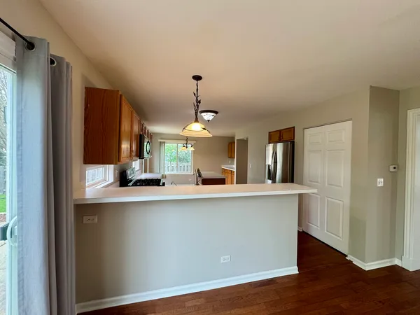$3,200 | 871 Taralon Trail, Lake In The Hills, IL 60156