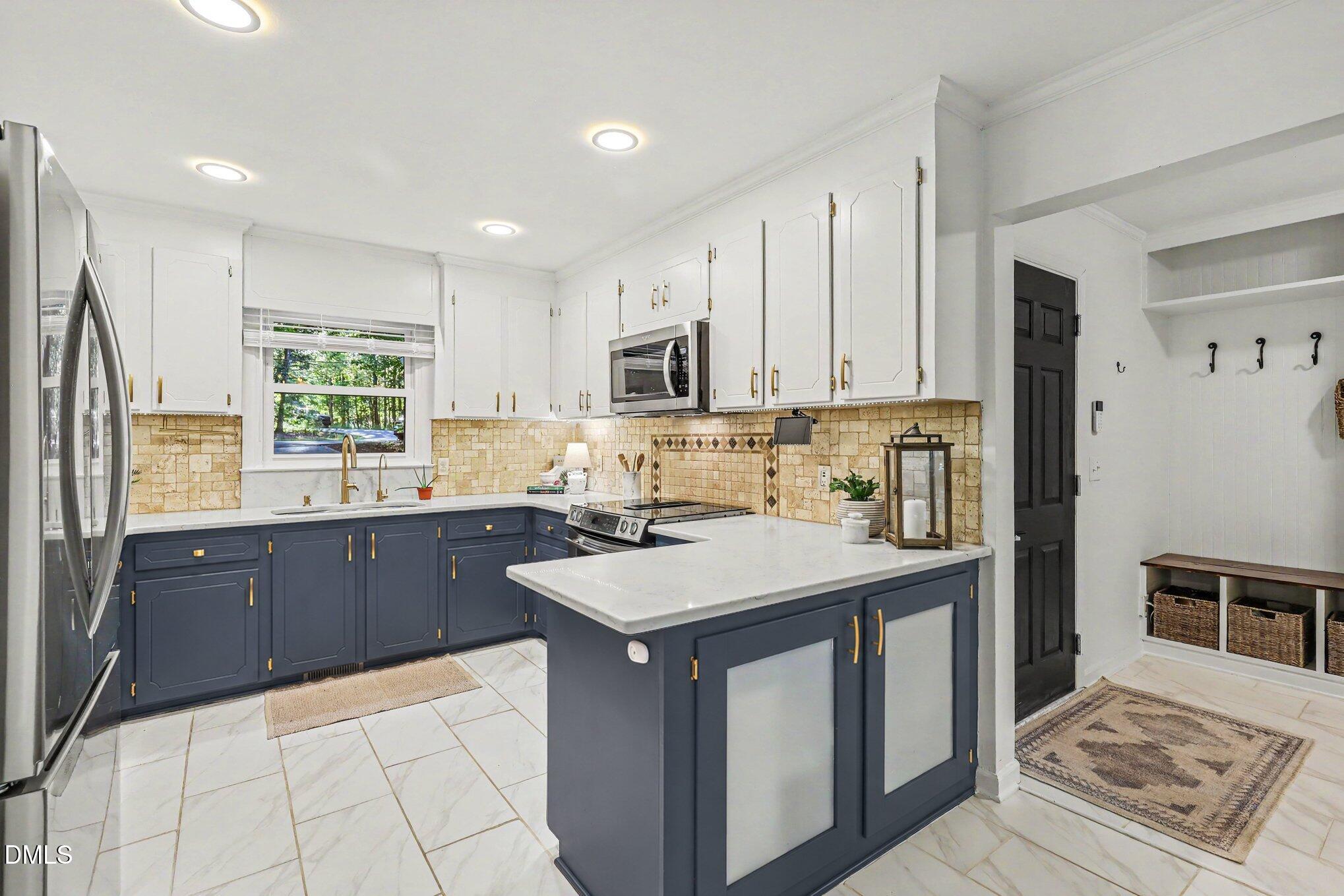 11468 Claybank Place Raleigh, NC 27613 - Photo 10 of 30 010_file_2247