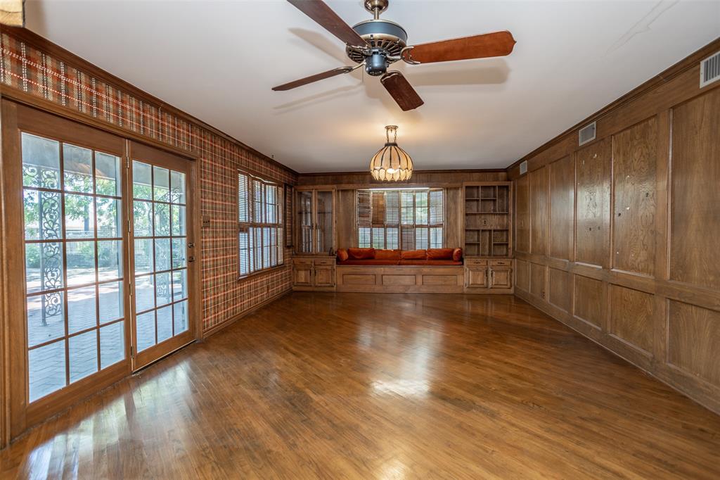 1010 Aspen Road Gainesville, TX 76240 - Photo 22 of 40 a view of empty room with wooden floor and fan