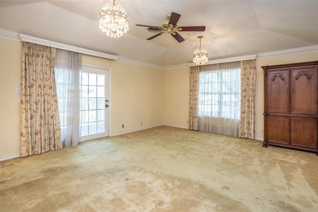 1010 Aspen Road Gainesville, TX 76240 - Photo 34 of 40 a view of an empty room with a window
