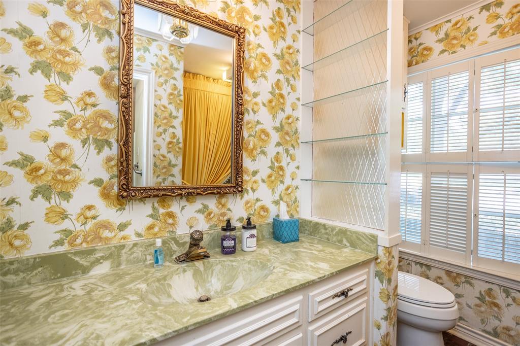 1010 Aspen Road Gainesville, TX 76240 - Photo 35 of 40 a bathroom with a granite countertop sink and a mirror