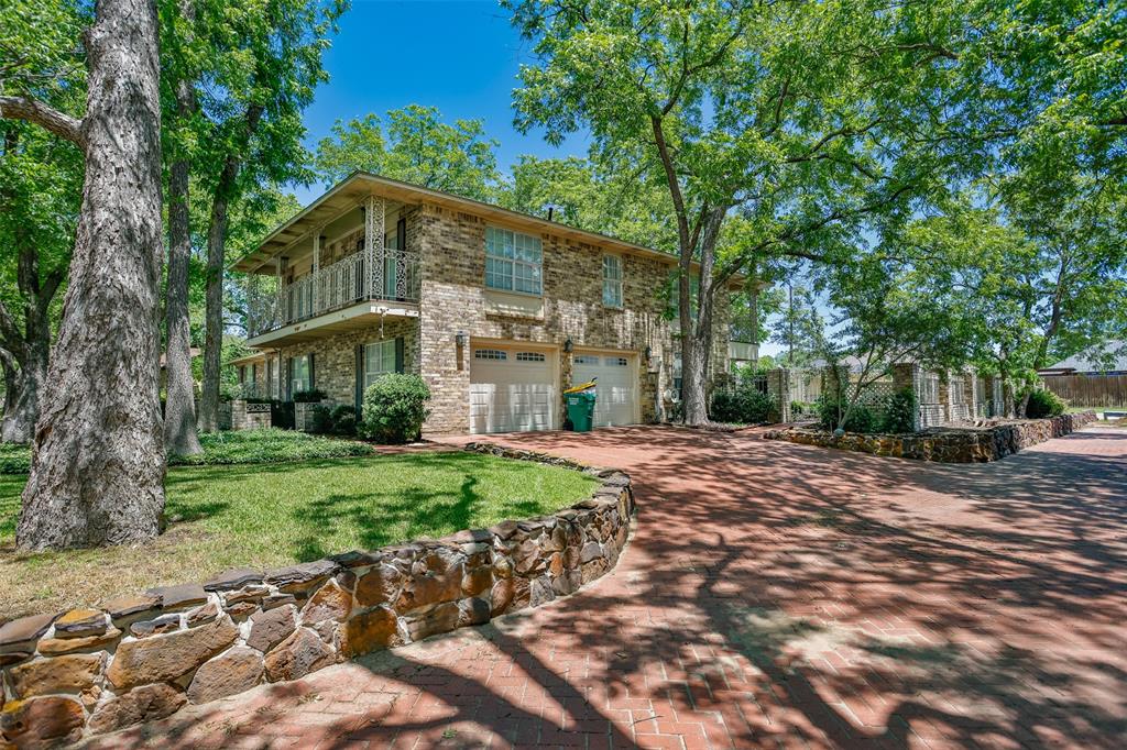 1010 Aspen Road Gainesville, TX 76240 - Photo 6 of 40 a view of a house with a yard
