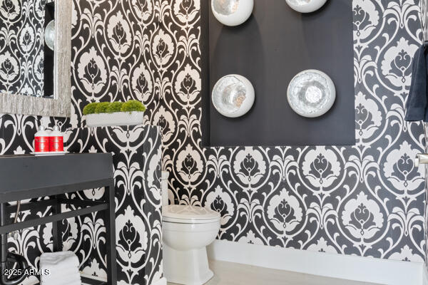 4425 North Arcadia Lane Phoenix, AZ 85018 - Photo 81 of 138 a bathroom with a toilet and a sink