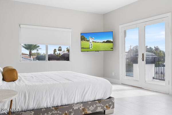 4425 North Arcadia Lane Phoenix, AZ 85018 - Photo 87 of 138 a bedroom with a bed and a painting on the wall