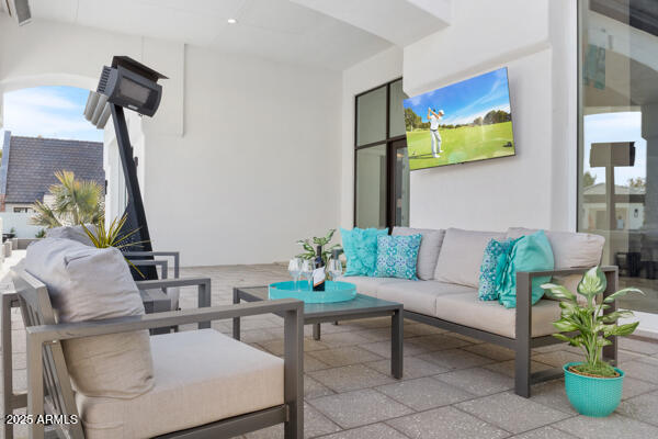 4425 North Arcadia Lane Phoenix, AZ 85018 - Photo 97 of 138 a living room with furniture and a potted plant