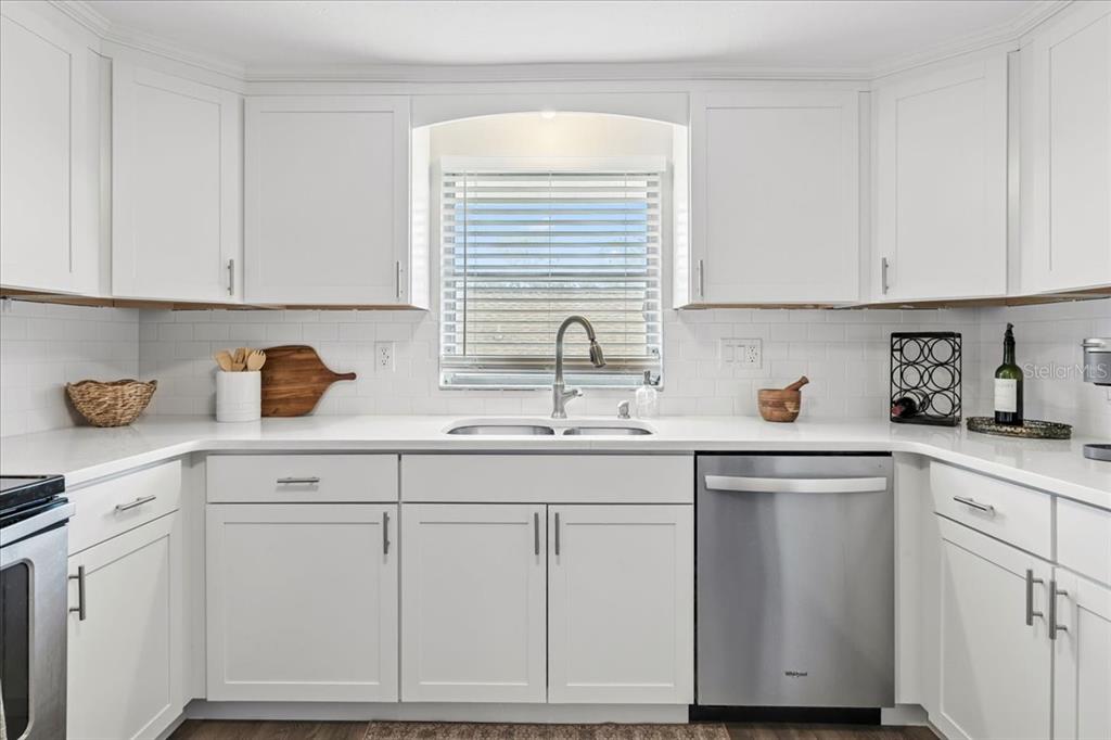 5919 Diana Road Venice, FL 34293 - Photo 11 of 54 Gallery Image 11