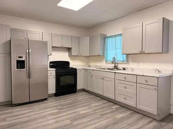 $900 | 211 5th Street, Ellwood City, PA 16117