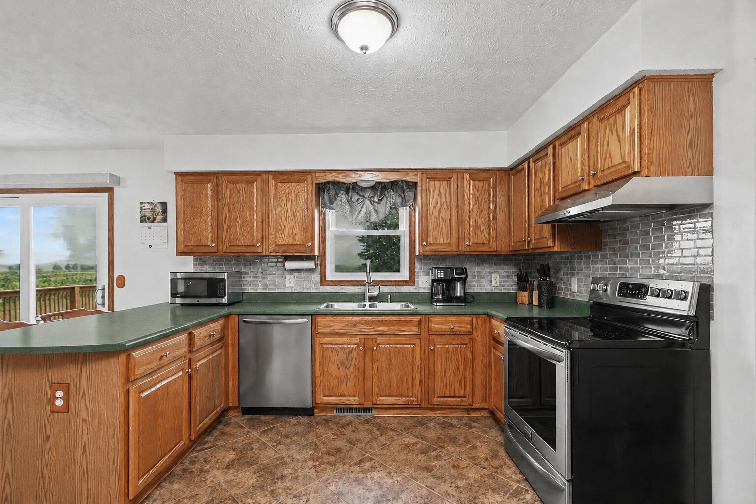 6096 Windfall Road Galion, OH 44833 - Photo 10 of 54 Light Hunter Green