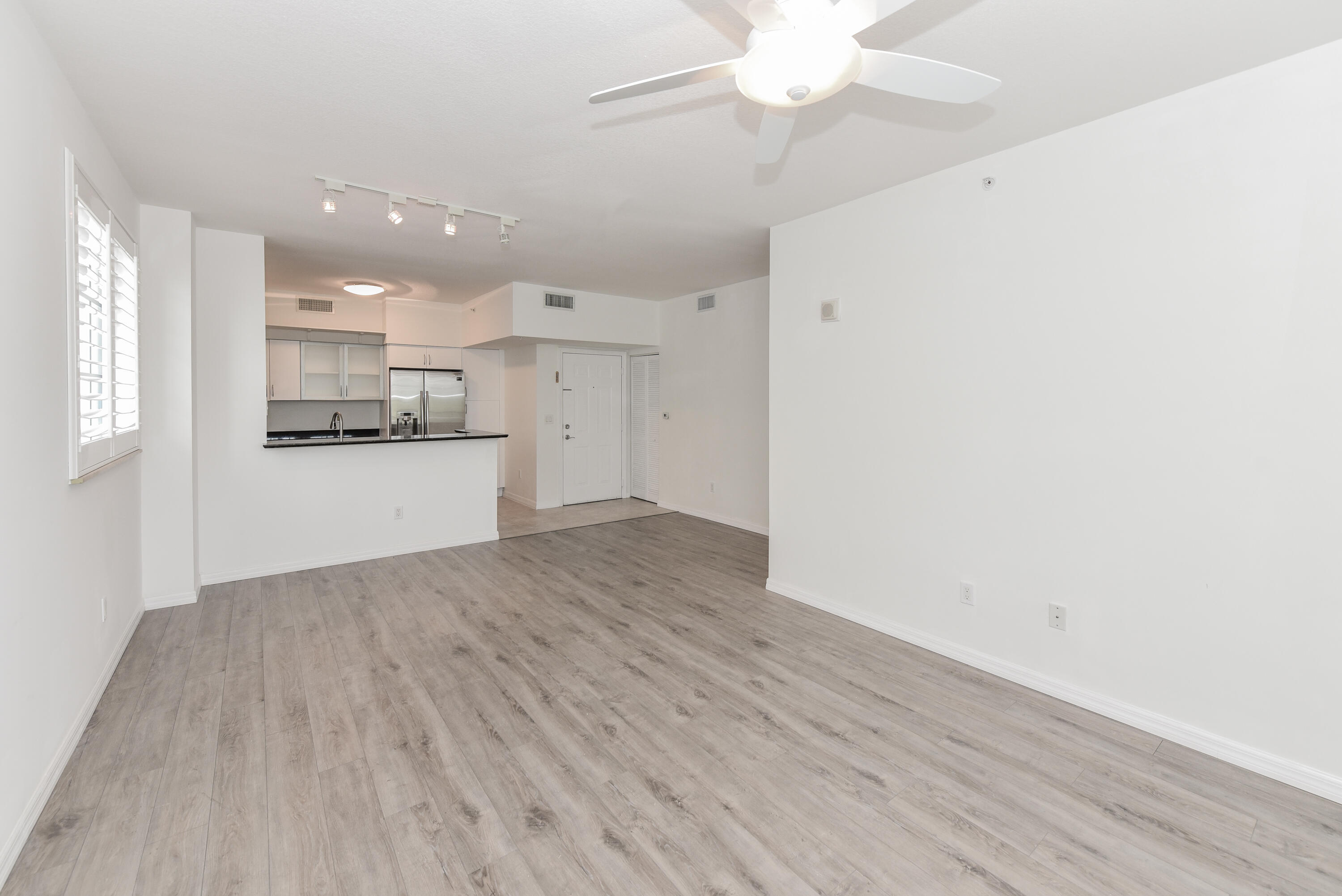 233 South Federal Highway, Unit 325 Boca Raton, FL 33432 - Photo 12 of 48 233 S Federal Hwy_#325_Denine Mckerchie_