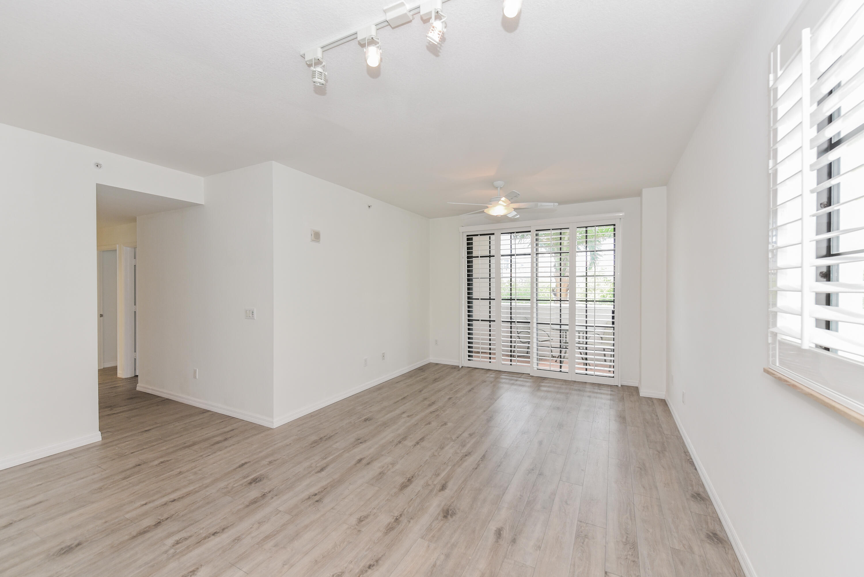 233 South Federal Highway, Unit 325 Boca Raton, FL 33432 - Photo 14 of 48 233 S Federal Hwy_#325_Denine Mckerchie_