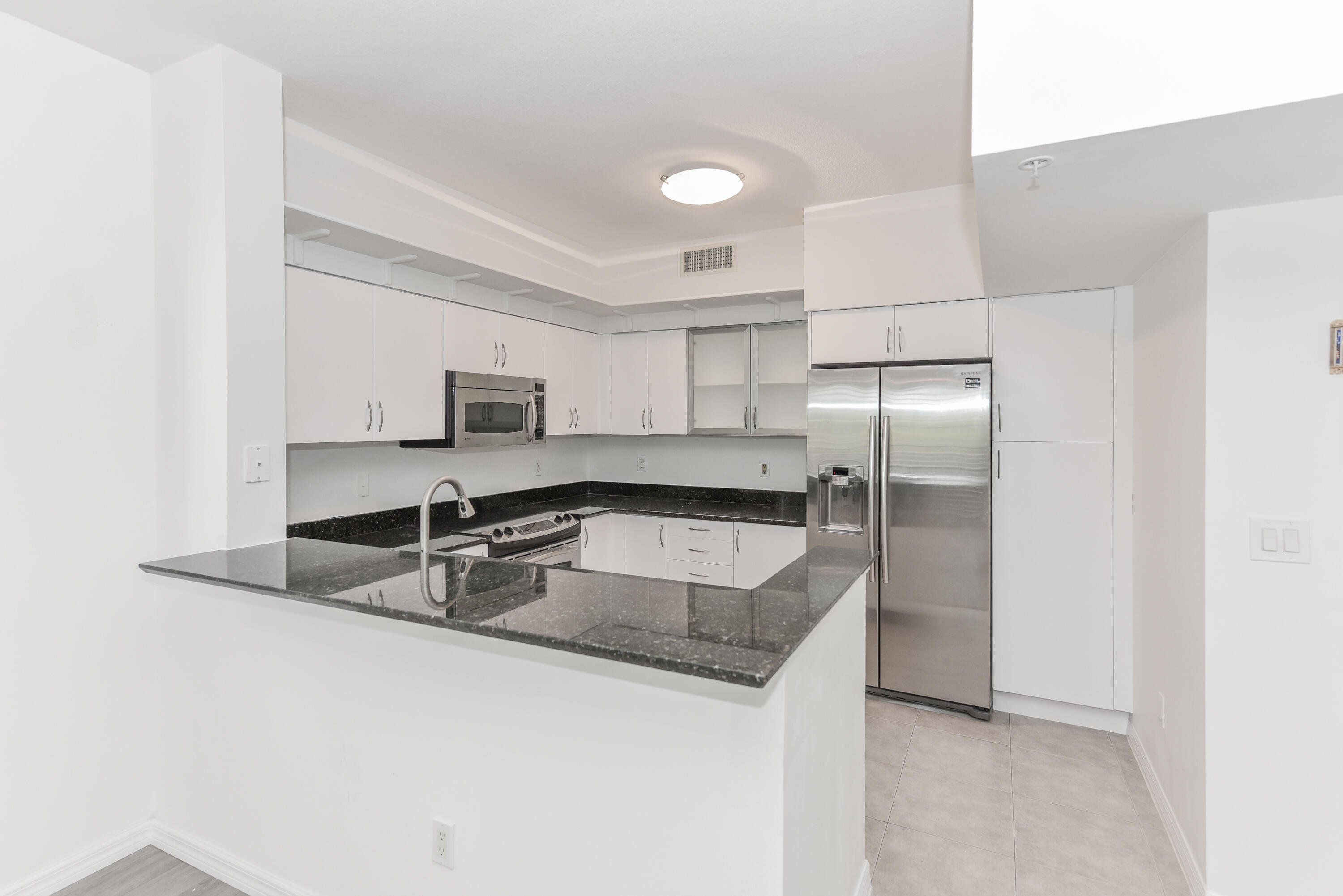 233 South Federal Highway, Unit 325 Boca Raton, FL 33432 - Photo 5 of 48 233 S Federal Hwy_#325_Denine Mckerchie_