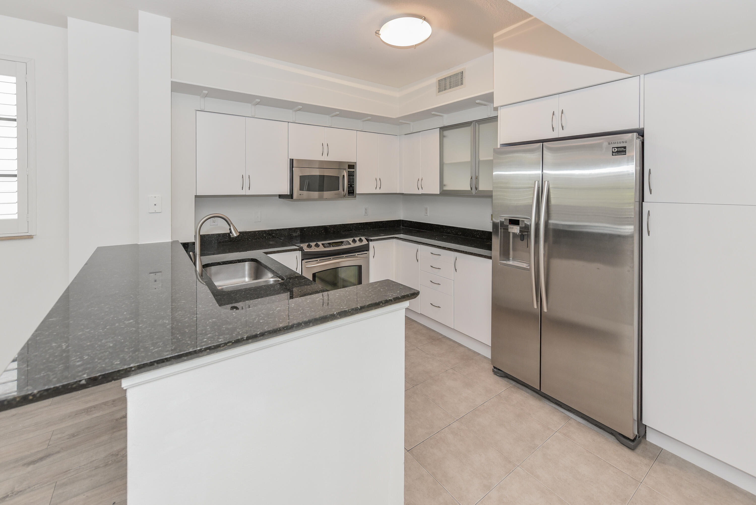 233 South Federal Highway, Unit 325 Boca Raton, FL 33432 - Photo 6 of 48 233 S Federal Hwy_#325_Denine Mckerchie_