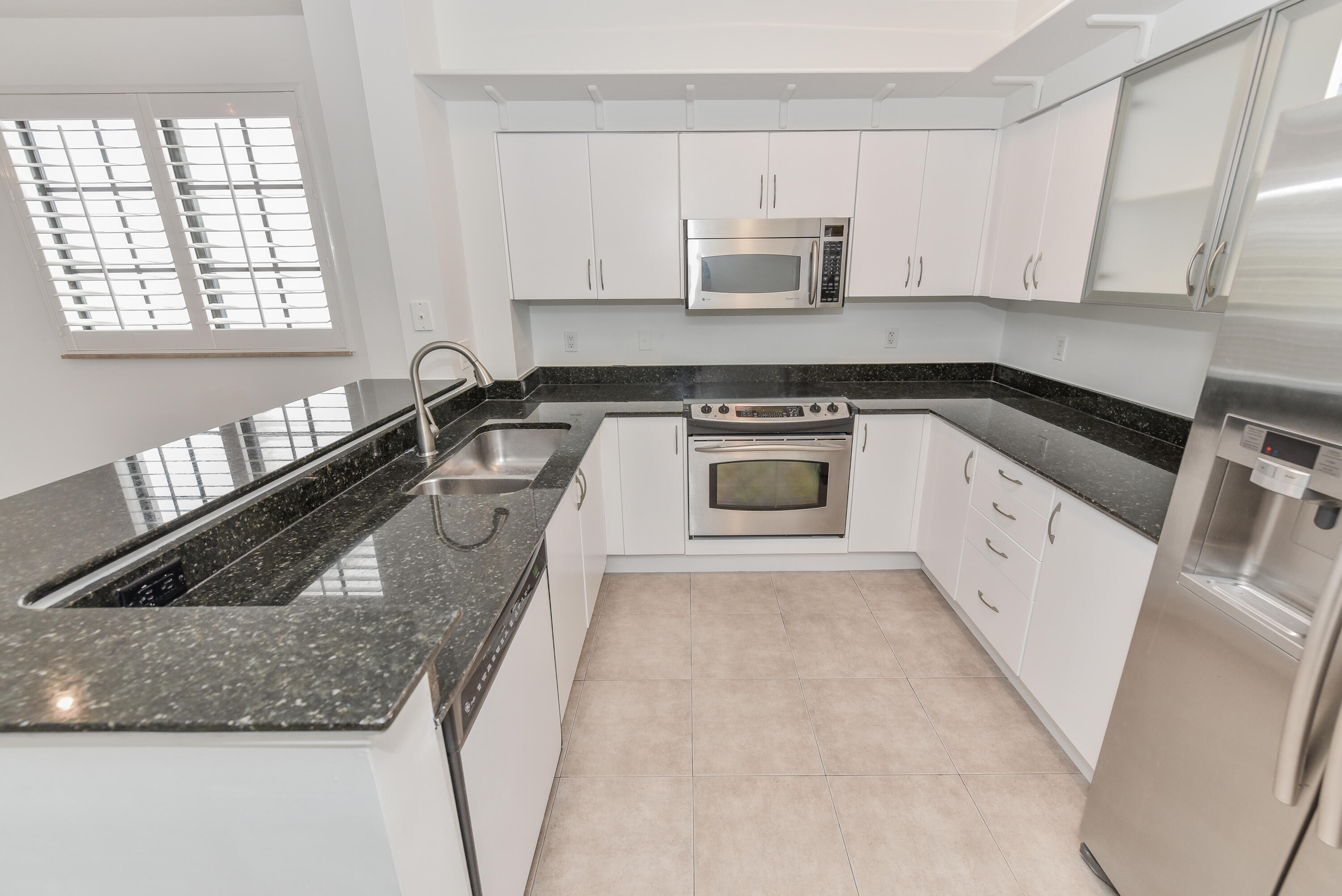 233 South Federal Highway, Unit 325 Boca Raton, FL 33432 - Photo 7 of 48 233 S Federal Hwy_#325_Denine Mckerchie_