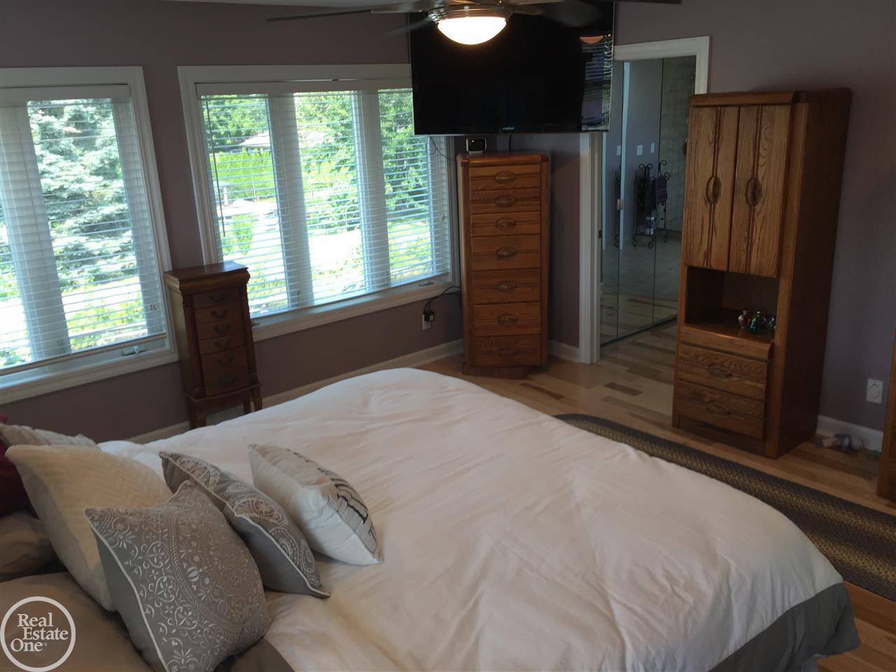 38019 Pointe Rosa Street Harrison Township, MI 48045 - Photo 23 of 36 31355238-22.JPG