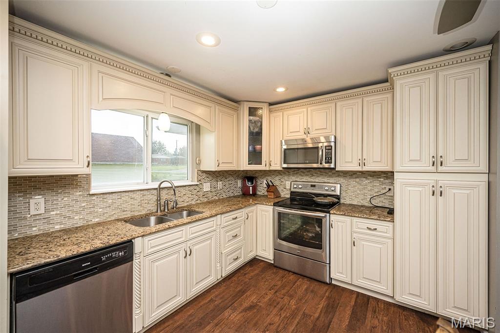 2328 Pohlman Road Florissant, MO 63033 - Photo 20 of 43 Gallery Image 20