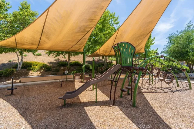 a view of entryway and kitchen