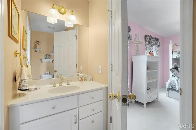 $1,150,000 | 848 Golden Meadows Drive, Defiance, MO 63341