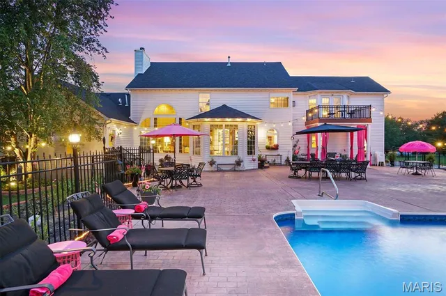 $1,150,000 | 848 Golden Meadows Drive, Defiance, MO 63341