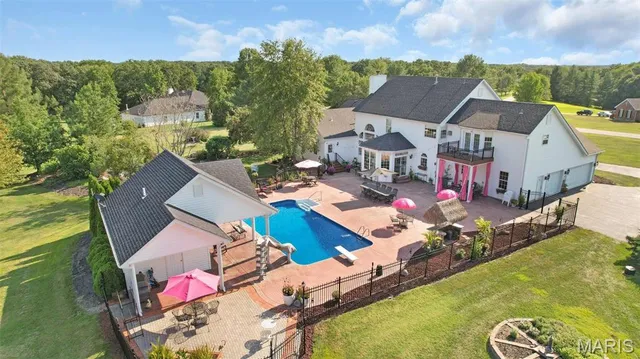 $1,150,000 | 848 Golden Meadows Drive, Defiance, MO 63341