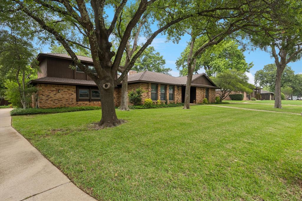 1401 Clover Hill Road Mansfield, TX 76063 - Photo 2 of 25