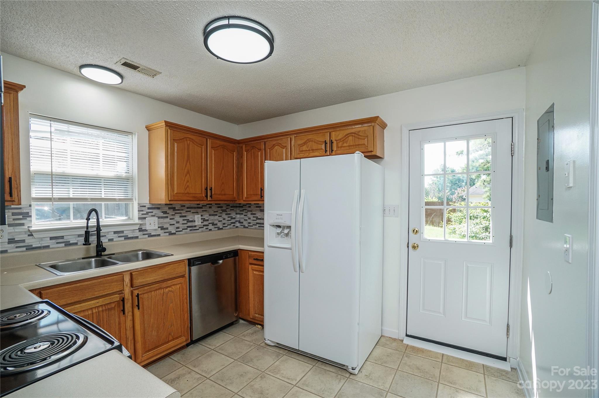 520 Jacobs Ridge Fort Mill, SC 29715 - Photo 12 of 33 a kitchen with stainless steel appliances granite countertop a sink a stove and a refrigerator