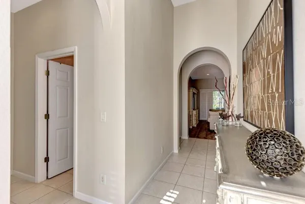 a view of livingroom with furniture