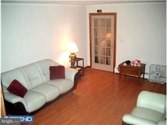 212 State Rd. Croydon, PA 19021 - Photo 3 of 10 Living Room