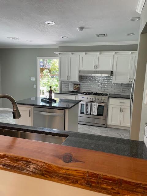 5827 Lookout Court Murphys, CA 95247 - Photo 5 of 21 a kitchen with stainless steel appliances granite countertop a sink stove and cabinets