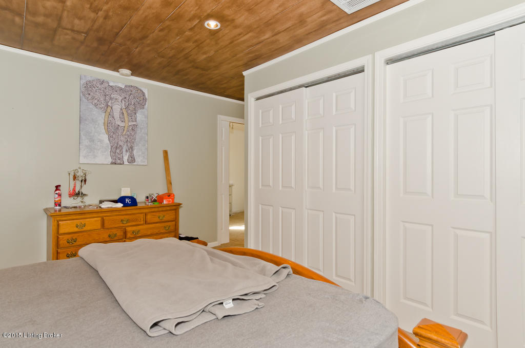 3206 Maple Road Louisville, KY 40299 - Photo 22 of 47 2DN_9584