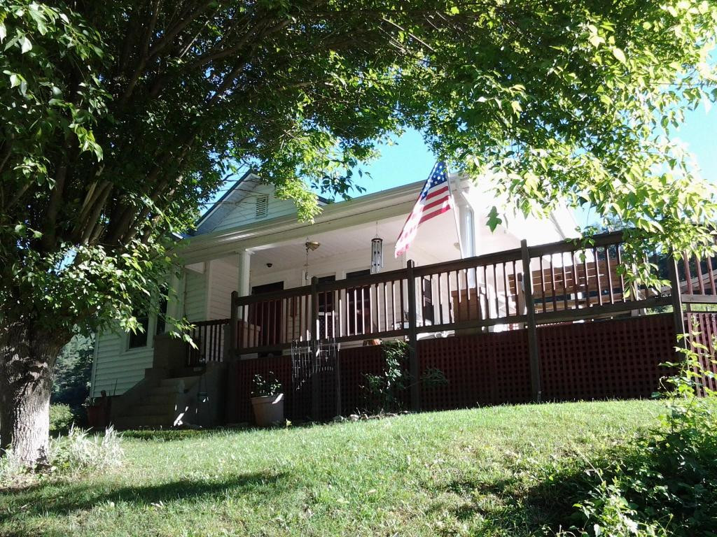408 Piney Grove Road Hampton, TN 37658 - Photo 1 of 19 Photo 1