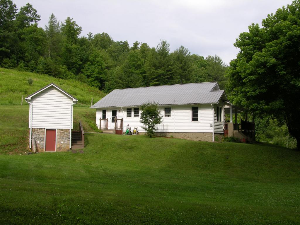 408 Piney Grove Road Hampton, TN 37658 - Photo 17 of 19 Photo 17
