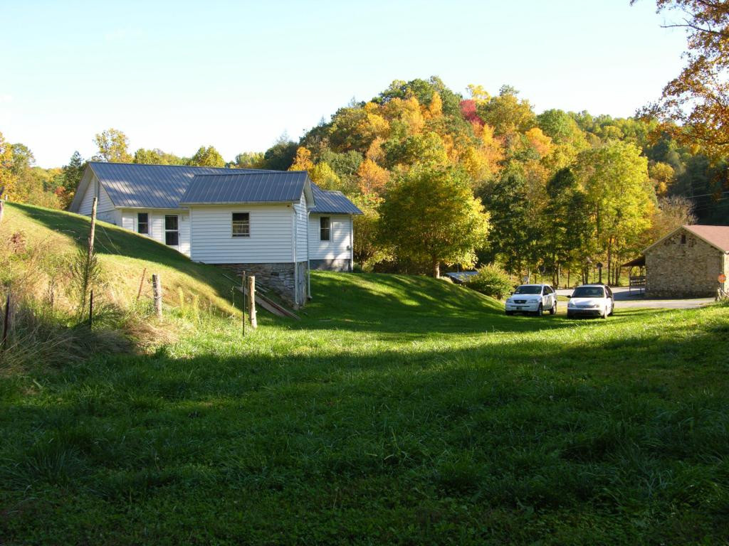 408 Piney Grove Road Hampton, TN 37658 - Photo 9 of 19 Photo 9